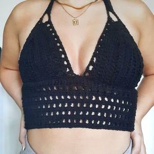 Black tank top crop